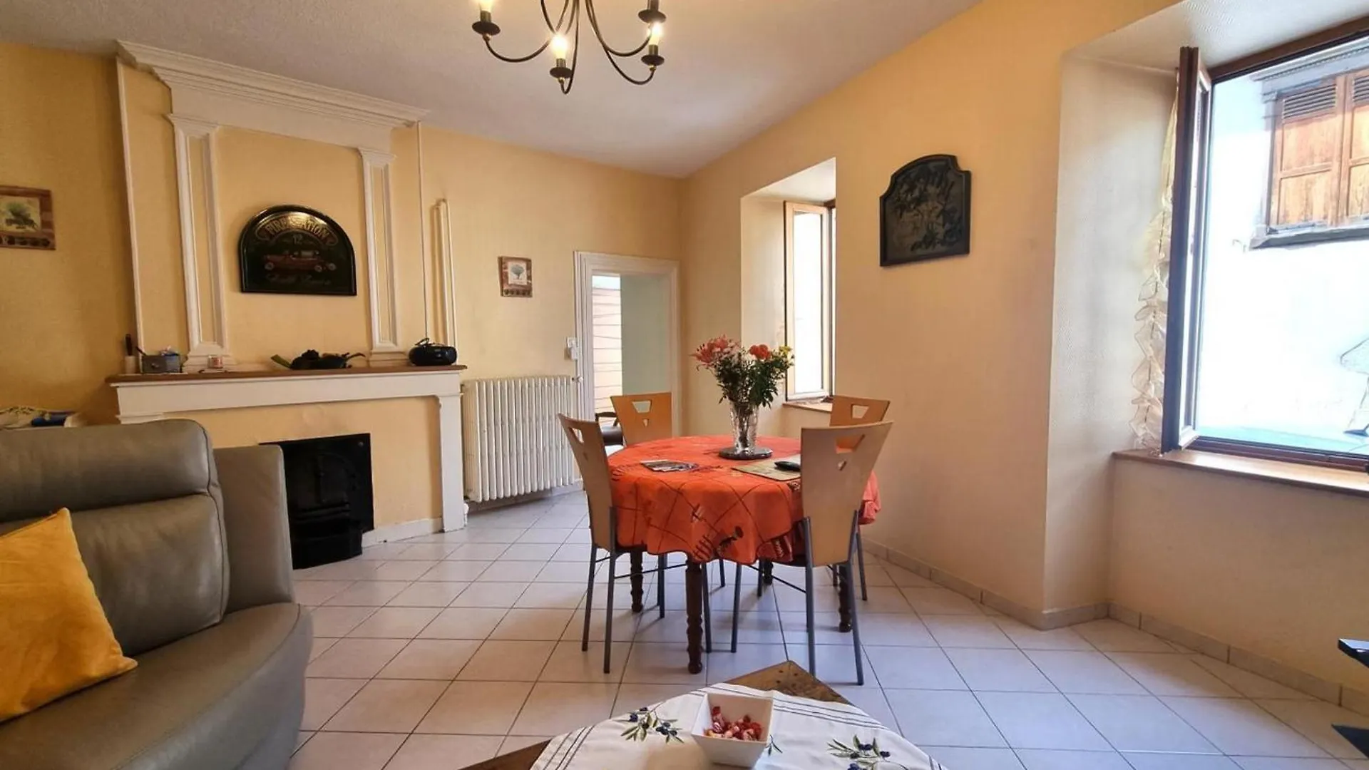 Holiday home Gite Cosy Avec Cour Privee, 2 Chambres, Cuisine Equipee, Tv, Wifi - Saint-Germain-Laval - Fr-1-496-120