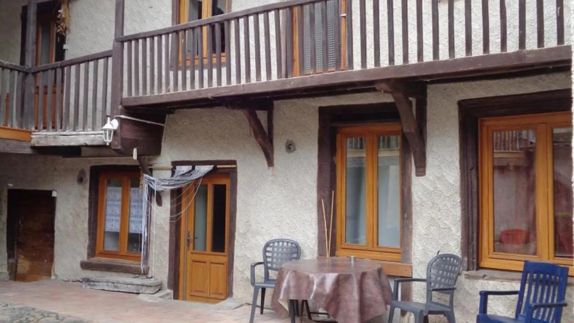 Holiday home Gite Cosy Avec Cour Privee, 2 Chambres, Cuisine Equipee, Tv, Wifi - Saint-Germain-Laval - Fr-1-496-120 France
